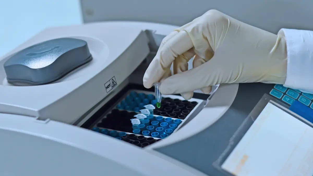 آزمایشگاه هایی که تست pcr میگیرند